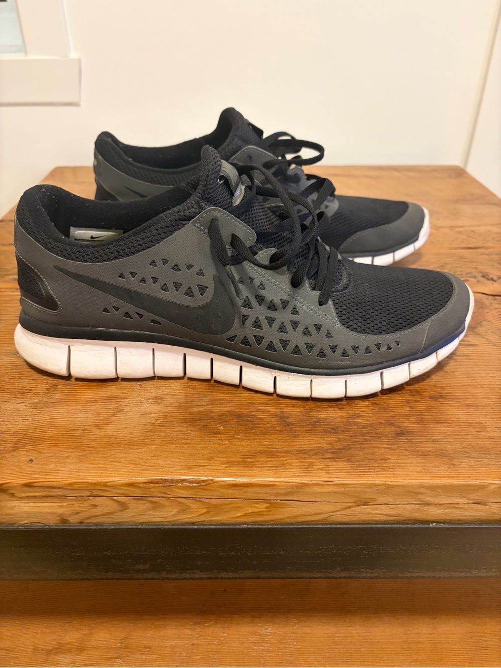 Nike men’s free run shoes size : 12,5